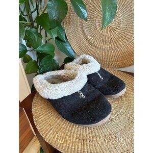 Dearfoams women’s size large gray slippers